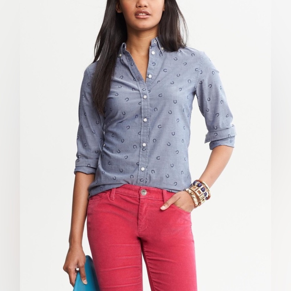 Banana Republic- HORSESHOE PRINT CHAMBRAY BUTTON DOWN SHIRT